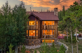 Alpenglow Peaks Lodge