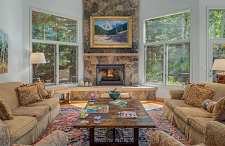 Wild Iris Lodge