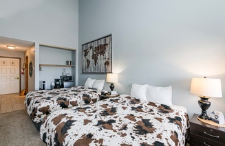 645 Silvercreek Inn Room