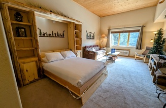 Gateway Lodge 5062