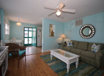 Kick-N-Back Lower Apartment | Photo 1