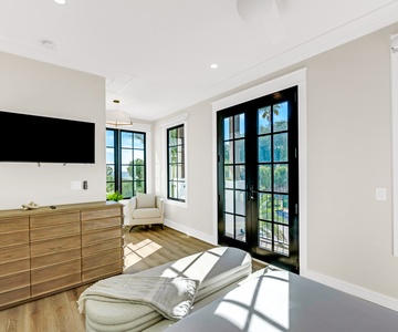 Queen Suite 2