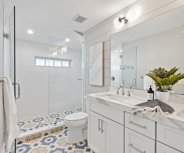 King Suite 1 Bathroom