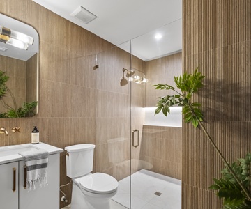 King Suite 2 Bathroom