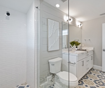 King Suite Bathroom 1.1