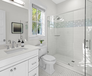 King Suite 3 Bathroom