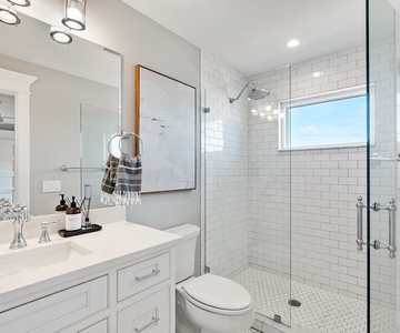 King Suite 3 Bathroom