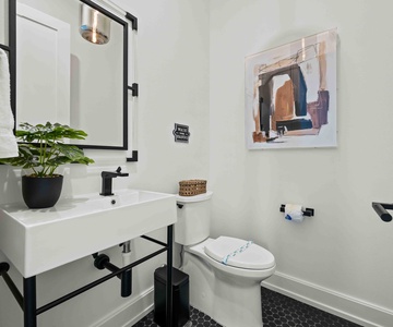 Lounge Full Bathroom