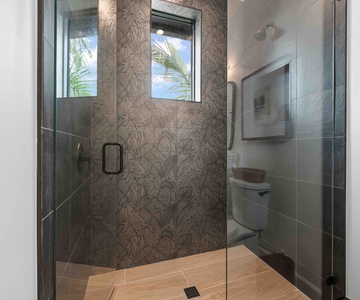 King Suite 1 Shower