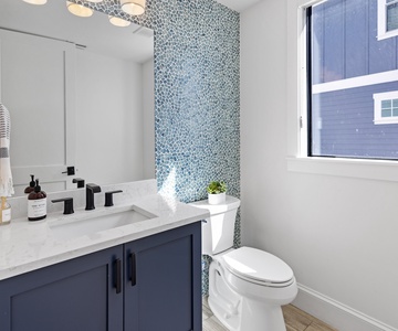 King Suite 2 Bathroom