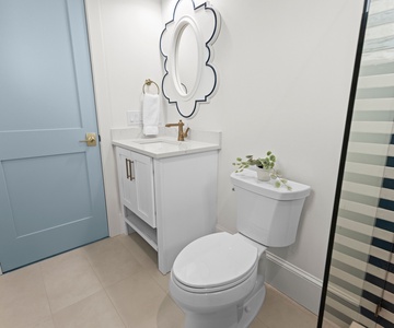 King Suite 2 Bathroom