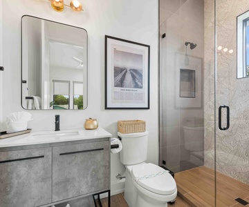 King Suite 2 Bathroom