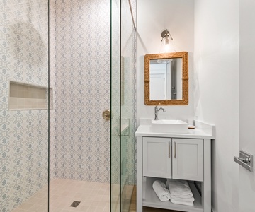 King Suite 2 Bathroom