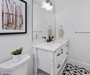 King Suite 3 Bathroom