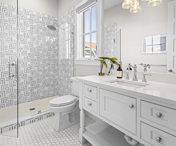 King Suite 1 Bathroom