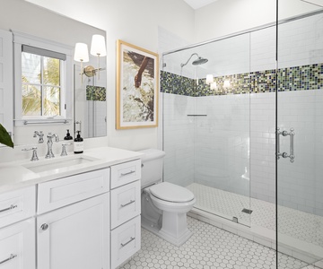 King Suite 2 Bathroom