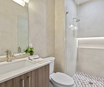 King Suite 3 Bathroom