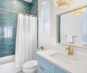 King Suite 1 Bathroom