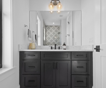 King Suite 5 Bathroom