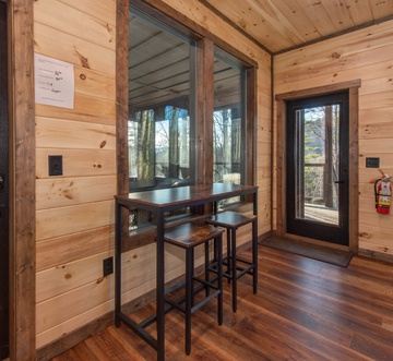Bearfoot Splash Hideaway