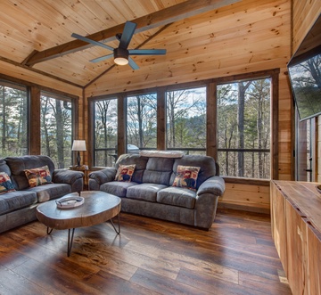 Bearfoot Splash Hideaway