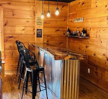 Moonshine Lodge
