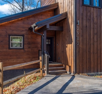 Bearfoot Splash Hideaway