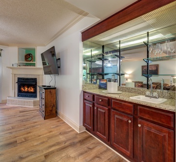 Cs Creekside Condo