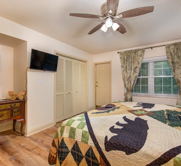 Cs Creekside Condo