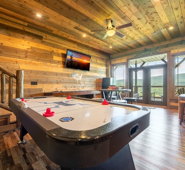 The Lodge At Coopers Hawk