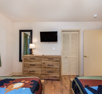 Cs Creekside Condo