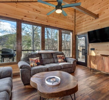 Bearfoot Splash Hideaway