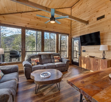 Bearfoot Splash Hideaway