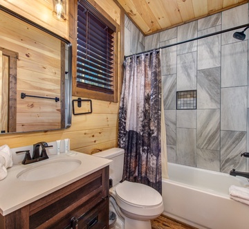 Bearfoot Splash Hideaway