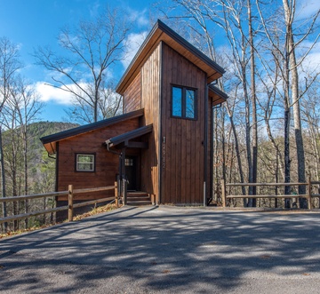Bearfoot Splash Hideaway