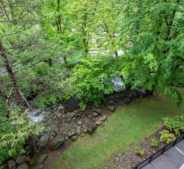 Cs Creekside Condo