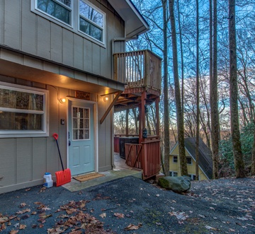 Golden Pines Retreat