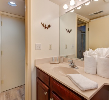 Cs Creekside Condo