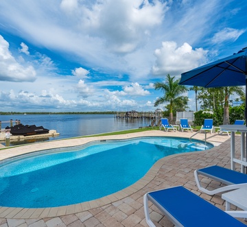 Club 205 At Bayview