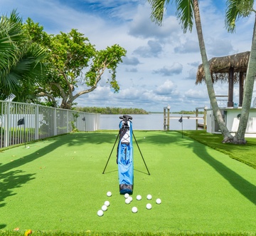 Club 205 At Bayview