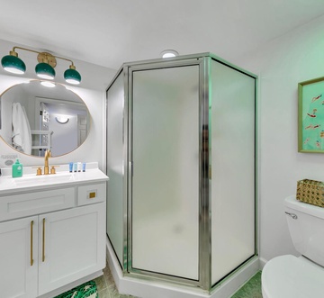 Pelican Isle 215 - The Emerald Spritz