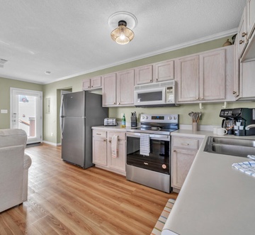 Sunset Cottages 2C - Melrose Place