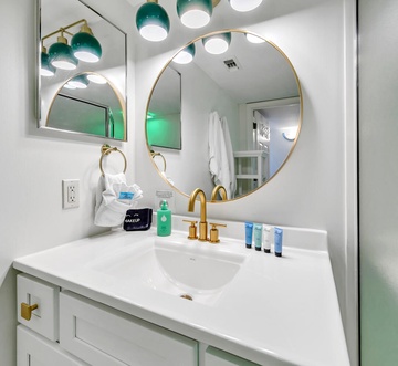 Pelican Isle 215 - The Emerald Spritz