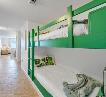 Pelican Isle 215 - The Emerald Spritz