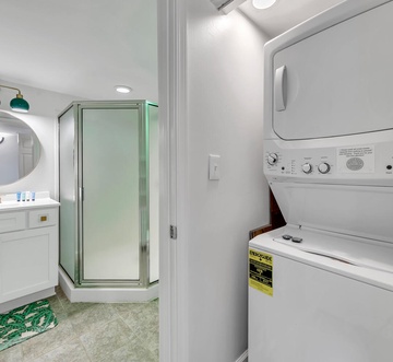 Pelican Isle 215 - The Emerald Spritz