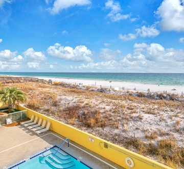 Pelican Isle 215 - The Emerald Spritz