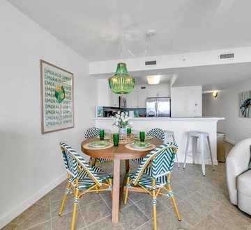 Pelican Isle 215 - The Emerald Spritz