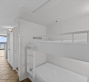 Sundestin 902 - The Sweet Escape