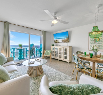 Pelican Isle 215 - The Emerald Spritz