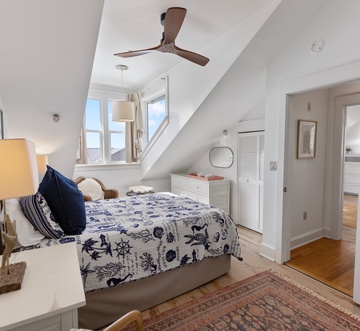 Carillon Market 305